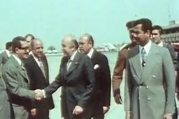 رفتار توهین‌آمیز صدام با نخست‌وزیر شاه