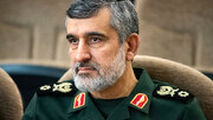 دیدار سردار حاجی‌زاده با خانواده یکی از جانباختگان حادثه سقوط هواپیما