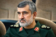 دیدار سردار حاجی‌زاده با خانواده یکی از جانباختگان حادثه سقوط هواپیما