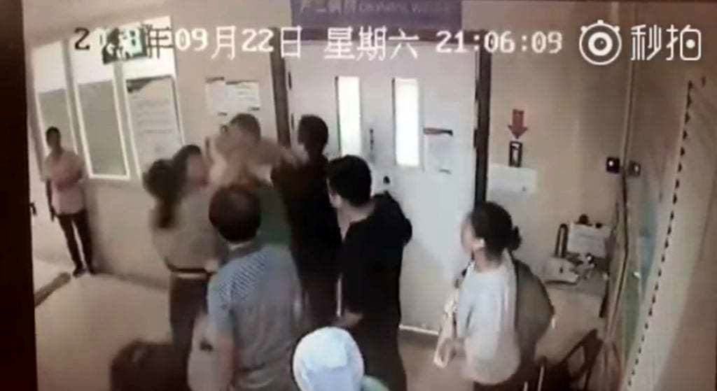 ضرب و شتم شدید سه پزشک توسط همراه بیمار!