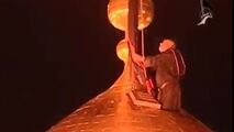 لحظه تعویض پرچم حرم امام حسین (ع) در کربلای معلی!