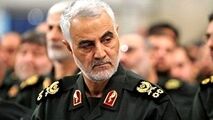 عکس سردار سلیمانی در دستان یک جلیقه زرد در فرانسه