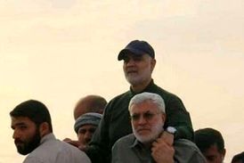والیبال بازی کردن حاج قاسم و ابومهدی