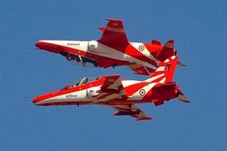 سقوط دو هواپیما پس از تصادف با یکدیگر