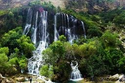آبشار زیبای 
