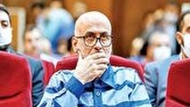 مبهوت شدن چهره طبری هنگام آشکار شدن واقعیت پس از قسم‌های دروغی که در دادگاه خورده بود