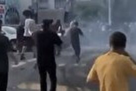 له شدن یک مرد، هنگام انجام حرکات نمایشی یک خودروی سواری