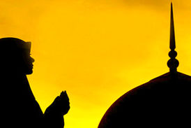 شهادتین گفتن دختر اروپایی برای تشرف به دین اسلام