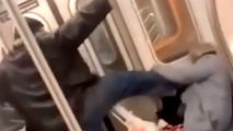 ضرب و شتم زن سالخورده توسط مرد جوان در مترو!