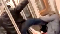 ضرب و شتم زن سالخورده توسط مرد جوان در مترو!