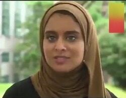 دختر محجبه‌ای که در آمریکا دفاع شخصی آموزش می‌دهد