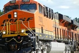 شاخ به شاخ شدن لوکوموتیو‌های ایرانی با خارجی‌ به خاطر واردات بی‌رویه