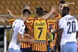 تقلید کردن بازیکن لاتزیو از سوارز و گاز گرفتن بازوی بازیکن حریف، کار دستش داد!