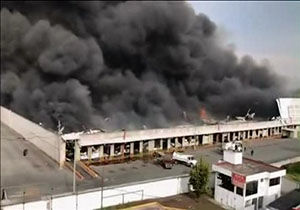 وقوع آتش سوزی مهیب در انبار پارچه