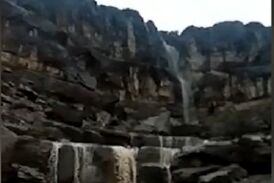 آبشار زیبای "تنگ شکن" در ارسنجان