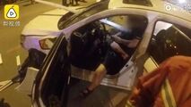 اعتیاد شدید راننده به تلفن همراهش حادثه آفرید!