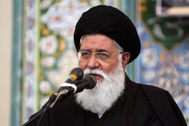 ویدیویی جالب از حضور آیت الله علم الهدی در یک مراسم متفاوت 