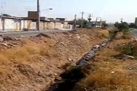 وضعیت نامناسب فاضلاب مجاورت منطقه مسکونی در شوشتر 