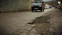 مردی که دشمن چاله های خیابان است!