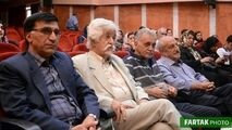 جوانان نباید از کتاب خوانی غافل بشوند/ فضای مجازی نمی تواند جای کتاب را بگیرد 