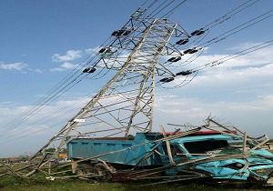 لحظه برخورد کامیون به دکل 400 کیلو ولت