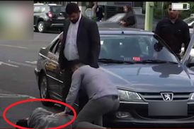واکنش مردم به بی‌تفاوتی نماینده مجلس پس از تصادف با پسر دستفروش +فیلم