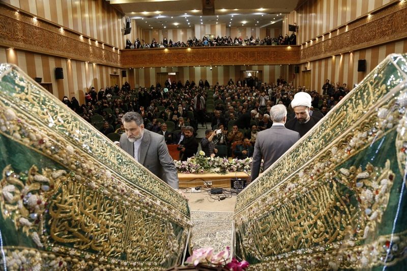 رونمایی از روپوش قبور مطهر امامین عسکرین