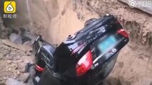ناپدید شدن ناگهانی خودروها در خیابان!