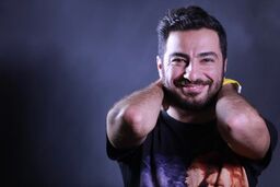 وقتی نام نوید محمدزاده تالار وحدت را منفجر می‌کند