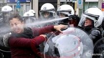 رفتار خشونت آمیز پلیس فرانسه با یک زن فرانسوی