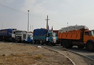 مشکلات خروج کامیون‌های حامل وسایل موکب‌های اربعین در مرز مهران