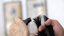 کوتاه کردن مو با آتش و حرارت فندک از نمای نزدیک