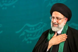 حضور حسن روحانی در ستاد مردمی ثمر/فیلم