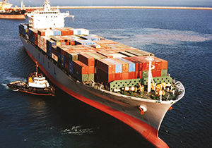 عبور کشتی‌ها از روی هم در عجیب‌ترین بندر دنیا!