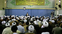 دقایقی از جلسات درس خارج آیت الله خامنه‌ای درباره «غناء»