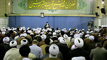 دقایقی از جلسات درس خارج آیت الله خامنه‌ای درباره «غناء»