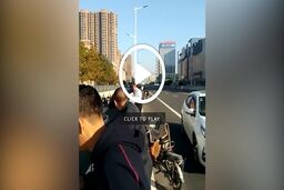 اصلاح صورت حین رانندگی حادثه‌ساز شد! 