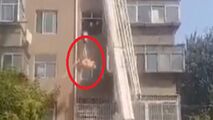 شیوه عجیب انتقال مرد ۲۲۵ کیلویی به آمبولانس!
