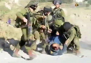 حمله نظامیان اسرائیلی به یک مرد!