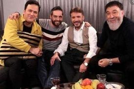 
اشک های بی امان حامد آهنگی برای علی انصاریان در پخش زنده + فیلم
