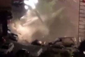 دفن شدن ۲۱ خودرو در زمین + فیلم