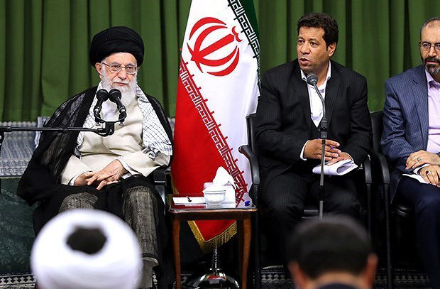 اقدام غافلگیرکننده رهبرانقلاب در دیدار شاعر روستایی 