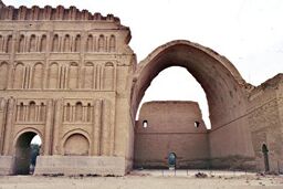 فرو ریختن طاق کسری در بی توجهی عراقی‌ها